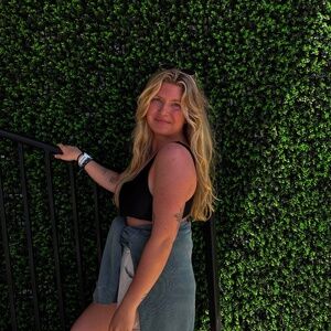 Meet your Posher, Cassie brianna